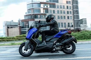 2026 Yamaha XMAX ABS: The Ultimate Maxiscooter Upgrade for Urban Commuters - image 8