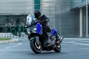 2026 Yamaha XMAX ABS: The Ultimate Maxiscooter Upgrade for Urban Commuters - image 2