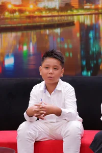 MC Hoàng Oanh Amazed by 12-Year-Old Trilingual Son of Famous Actress - image 7