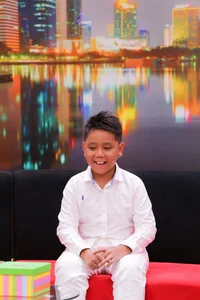 MC Hoàng Oanh Amazed by 12-Year-Old Trilingual Son of Famous Actress - image 5