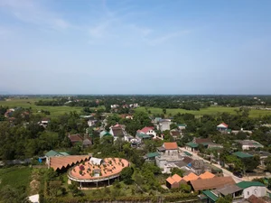 V4 House in Nghe An: A Contemporary Elliptical Garden Home Inspired by Tradition - image 13