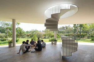 V4 House in Nghe An: A Contemporary Elliptical Garden Home Inspired by Tradition - image 5