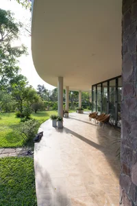 V4 House in Nghe An: A Contemporary Elliptical Garden Home Inspired by Tradition - image 18