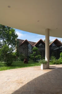 V4 House in Nghe An: A Contemporary Elliptical Garden Home Inspired by Tradition - image 16