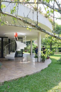 V4 House in Nghe An: A Contemporary Elliptical Garden Home Inspired by Tradition - image 10
