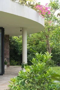 V4 House in Nghe An: A Contemporary Elliptical Garden Home Inspired by Tradition - image 9