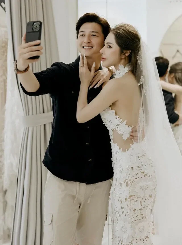 Vietnamese Showbiz Updates: Huynh Anh's Wedding Prep and Phanh Lee's Weight Loss Journey