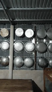 Mekong Delta Food Displays: A Kitchenware Store Illusion - image 0