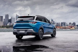 Peugeot 5008 Hybrid: A New Standard for Eco-Friendly Family SUVs - image 0