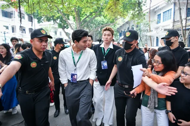 Anh Trai Say Hi Cast Visits Nhan Dan Newspaper Before Concert