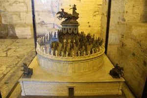 Exploring the Grandeur of the Roman Empire's Most Famous Ancient Tombs - image 6
