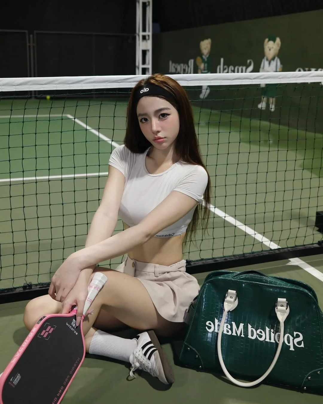 Chic Pickleball Court Photoshoot: How This Influencer is Dominating the Athleisure Trend