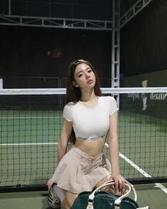 Chic Pickleball Court Photoshoot: How This Influencer is Dominating the Athleisure Trend - image 5