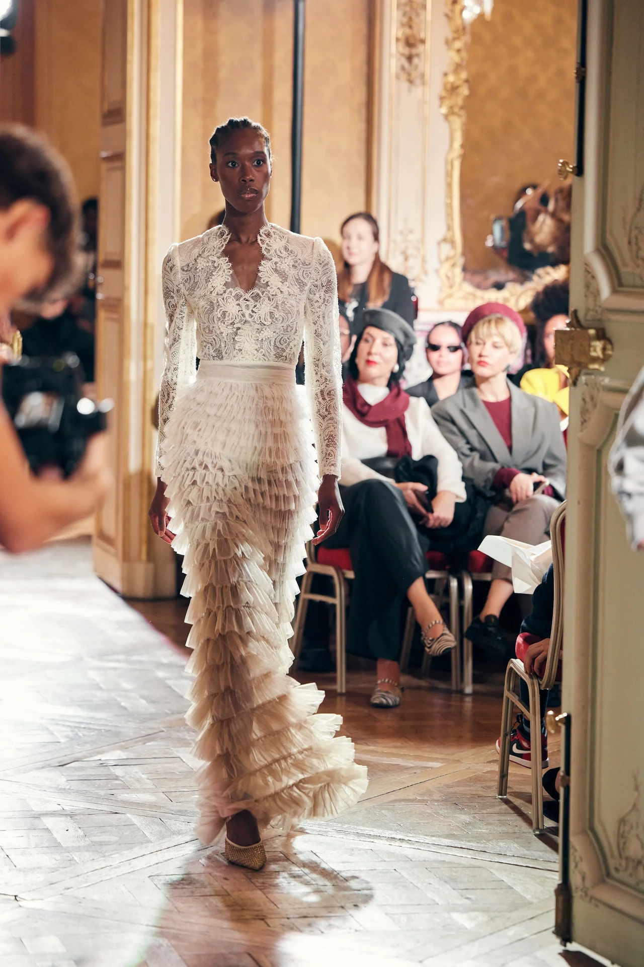 Thuy Ngan Shines as Vedette at Paris Fashion Week 2024: A Milestone for Vietnamese Fashion