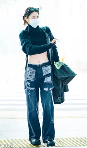 Han So Hee's Airport Style: Turning the Terminal into a High-Fashion Catwalk - image 3