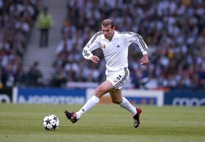 Debating the 10 Greatest Football Players Ever: Messi Leads as Ronaldo Ranks Lower - image 6