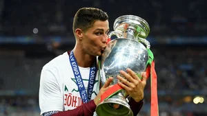 Debating the 10 Greatest Football Players Ever: Messi Leads as Ronaldo Ranks Lower - image 0