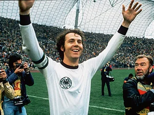 Debating the 10 Greatest Football Players Ever: Messi Leads as Ronaldo Ranks Lower - image 5