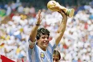 Debating the 10 Greatest Football Players Ever: Messi Leads as Ronaldo Ranks Lower - image 4