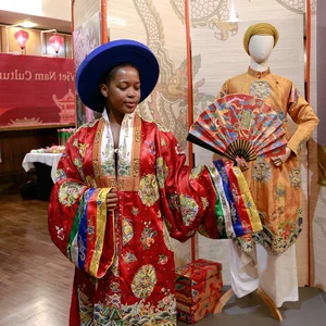 Vietnamese Designer Showcases Royal King and Queen Costumes on Global Stage - image 6