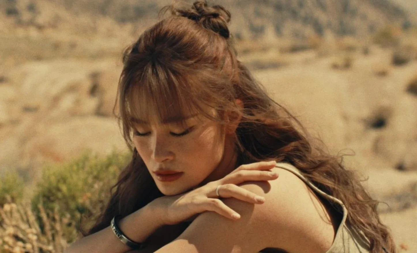 Analyzing Dong Nhi's Recent Media Challenges and MV Reception