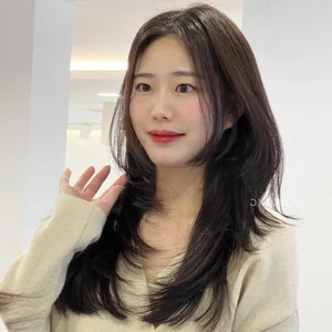 5 Trending Layered Haircut Styles to Refresh Your Look and Achieve a Youthful Modern Appearance - image 2