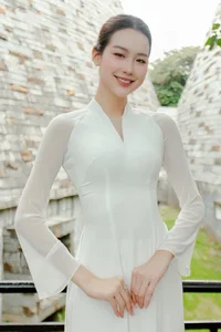 Vietnamese Pageant Queens Celebrate Reunification Day in Traditional Red Ao Dai - image 6