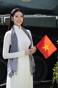Vietnamese Pageant Queens Celebrate Reunification Day in Traditional Red Ao Dai - image 19