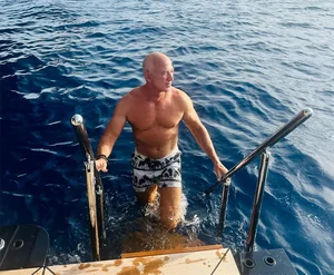 Jeff Bezos and Lauren Sanchez Inseparable During Luxury Vacation - image 4