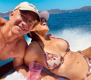 Jeff Bezos and Lauren Sanchez Inseparable During Luxury Vacation - image 1
