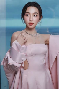 Thuy Tien Shines at International Film Festival Outshining Global Stars with Flawless Visuals - image 1