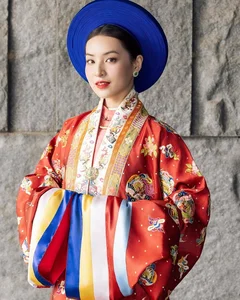 IELTS Hot Girl Mesmerizes in Traditional Vietnamese Attire with Ethereal Muse Vibes - image 3