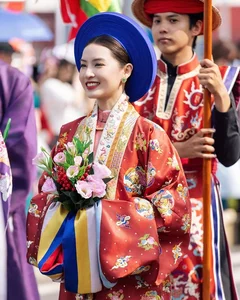 IELTS Hot Girl Mesmerizes in Traditional Vietnamese Attire with Ethereal Muse Vibes - image 4