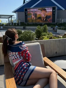 Chi Pu Sets Social Media Ablaze with High-Fashion Curves and Luxury Views - image 1