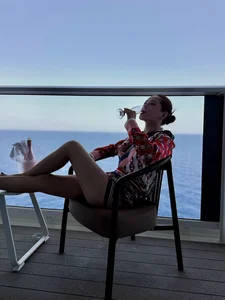 Chi Pu Sets Social Media Ablaze with High-Fashion Curves and Luxury Views - image 8
