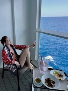 Chi Pu Sets Social Media Ablaze with High-Fashion Curves and Luxury Views - image 4