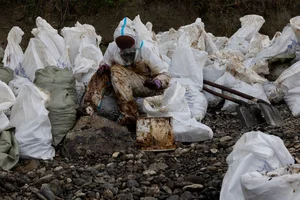 Tuapse Environmental Crisis: Oil Spills and Cleanup After Drone Attacks - image 4