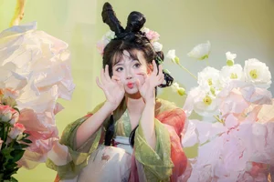 Timeless Beauty and Artistry: Shi Yi in YiTuYu Vol.7650 Collection - image 14
