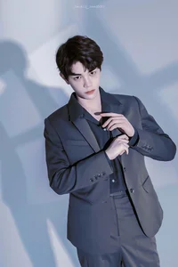 The Leading Men Who Have Acted Alongside Zhao Lusi: From Rising Idols to 'Showy' Actors - image 7