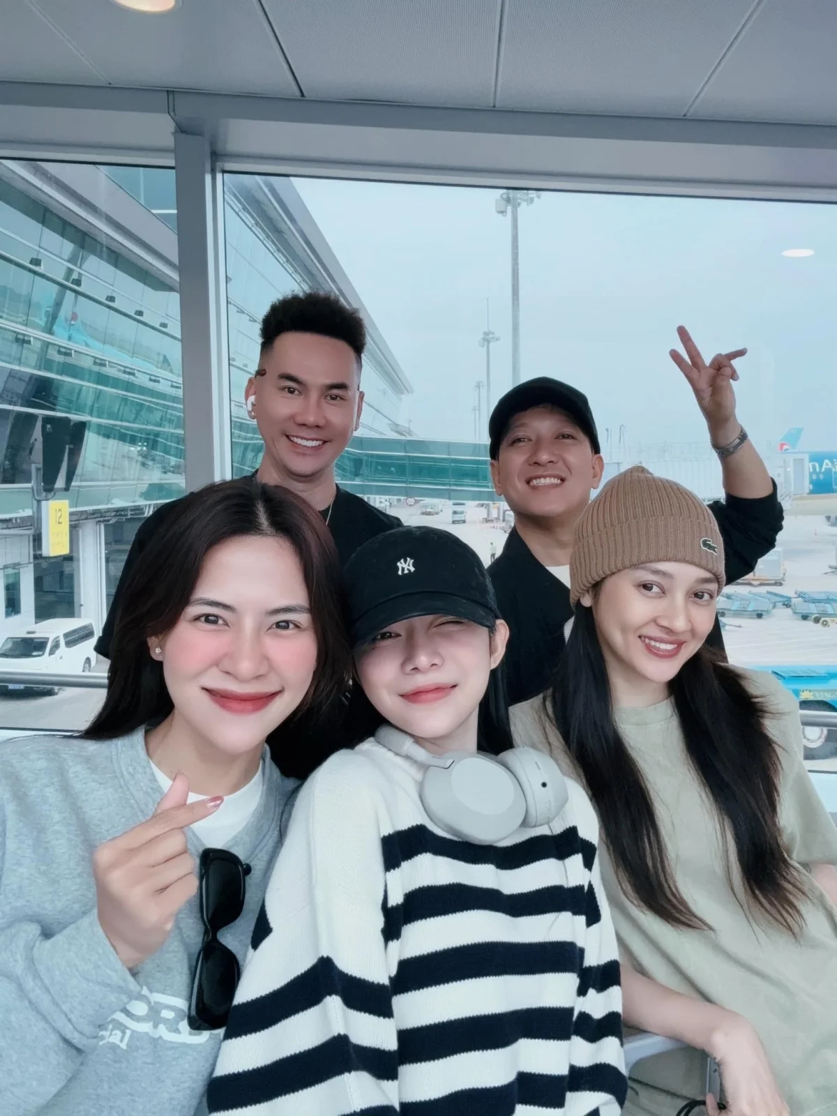 Vietnamese Stars in the Spotlight: Bao Thanh’s Luxury Car Purchase and Mai Phuong Thuy’s Seductive Fashion