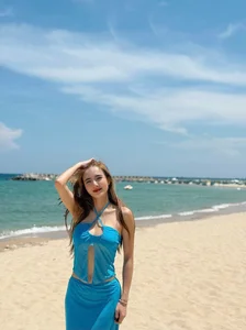 Le Cong Vinh’s Sister Le Khanh Chi Glows in Stunning Beach Photoshoot - image 1