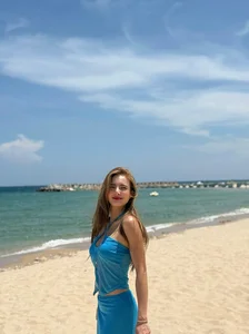 Le Cong Vinh’s Sister Le Khanh Chi Glows in Stunning Beach Photoshoot - image 8