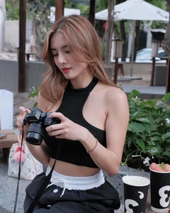 Le Cong Vinh’s Sister Le Khanh Chi Glows in Stunning Beach Photoshoot - image 2