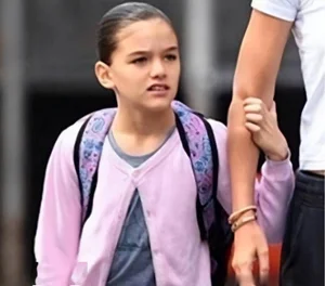 Suri Cruise’s New Chapter: Taking Her Mother’s Name and Moving On from Tom Cruise - image 24