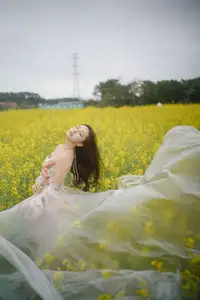 Ying Er YY Captivating in Golden Flower Field – YiTuYu Art Language Vol.8672 - image 7