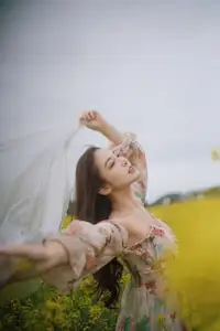 Ying Er YY Captivating in Golden Flower Field – YiTuYu Art Language Vol.8672 - image 3