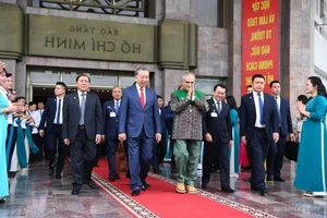 President of Timor-Leste Pays Tribute at Ho Chi Minh Mausoleum and Explores Museum During Official Vietnam Visit - image 3