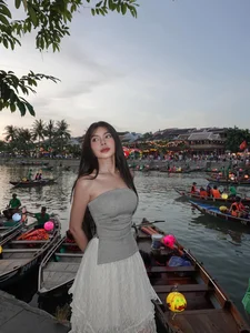 Cambodian Influencer Enchanting Fans with Stunning Travel Photos from Hoi An Ancient Town - image 7