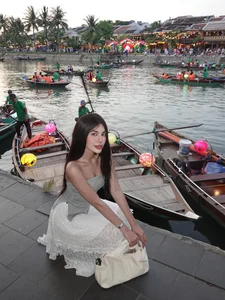 Cambodian Influencer Enchanting Fans with Stunning Travel Photos from Hoi An Ancient Town - image 4