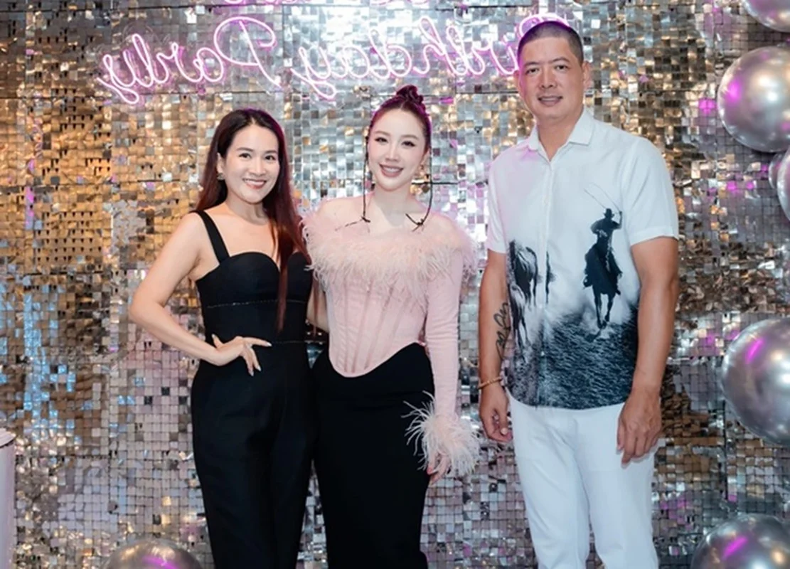 Vietnamese Pop Star Bao Thy Celebrates Lavish Birthday with Family